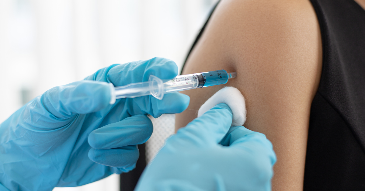 Toediening van een injectie aan patiënt